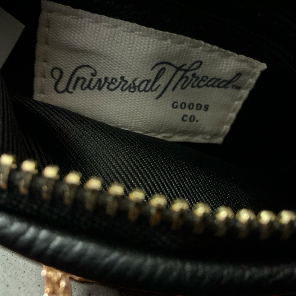 Universal Thread Black and White Checker Money Pouch with Detatchable Gold Chain - Picture 13 of 16